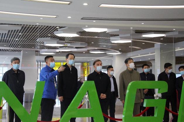 天下人大常委会副委员长艾力更?依明巴海到尊龙凯时通州项目开展科普法执法检查